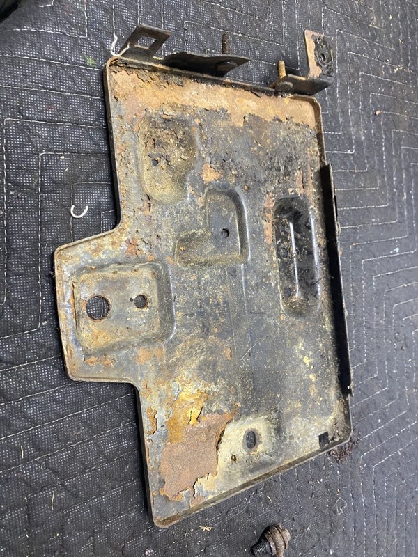 2004-2006 KIA AMANTI BATTERY TRAYOEM