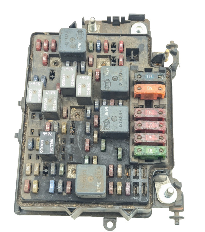 2000 2001 2002 Chevy Tahoe Engine Bay Fuse Relay 5.3 Gen3 LS k1500 OEM