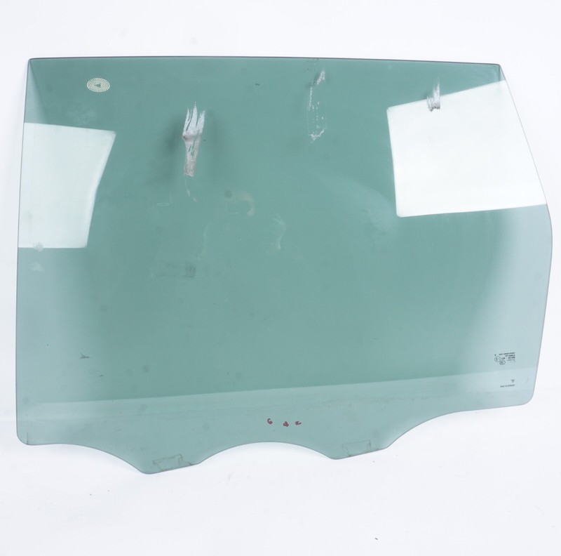 2011-2018 PORSCHE CAYENNE - REAR LEFT DOOR Window Glass 95854261106