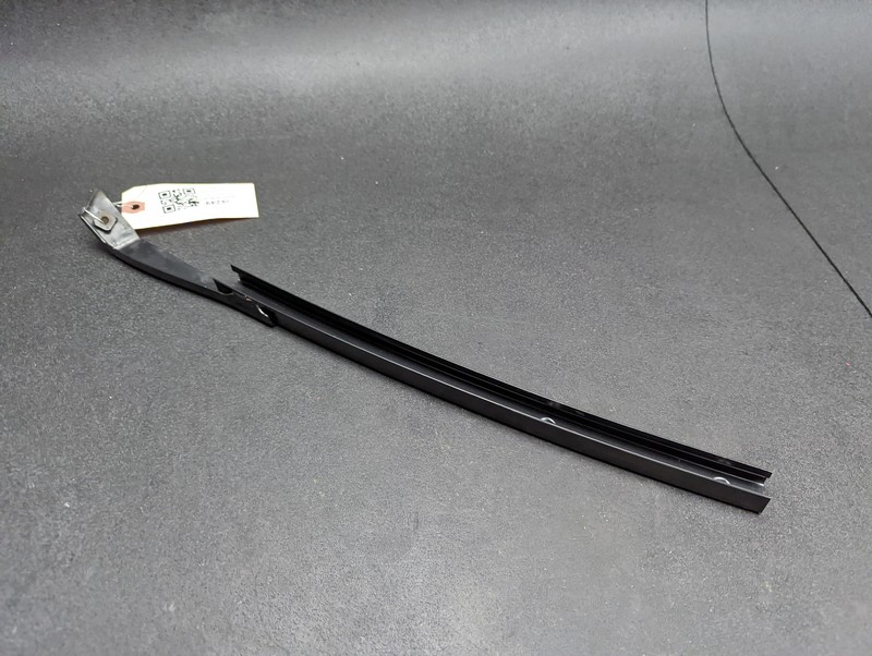 Rear Left Door Window Glass Sash Guide 2017 Infiniti QX50 08 2013 2014 2015 2016