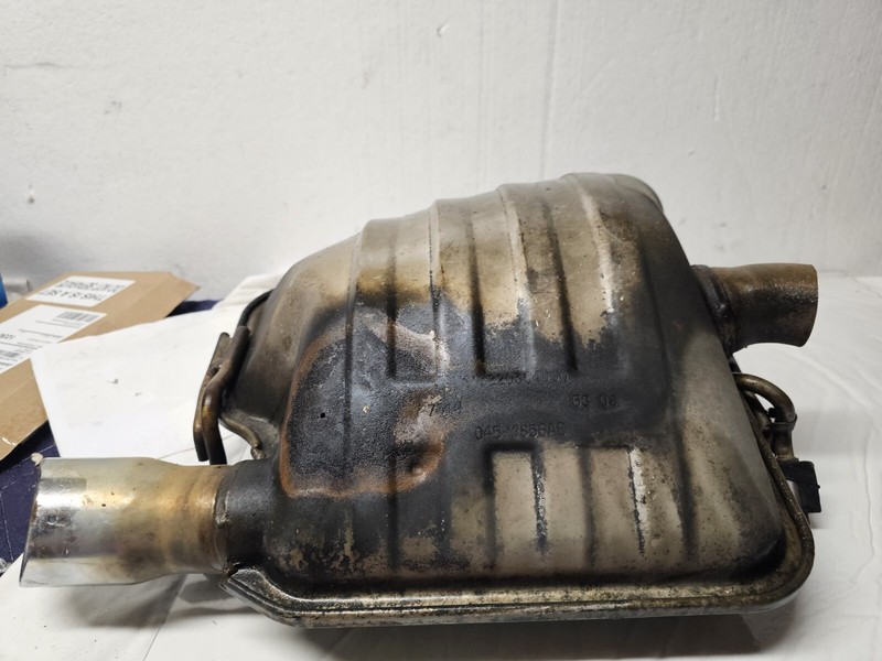 05 06 07 08 300c DODGE MAGNUM 5.7L RT EXHAUST MUFFLER RIGHT PASSENGER SIDE OEM