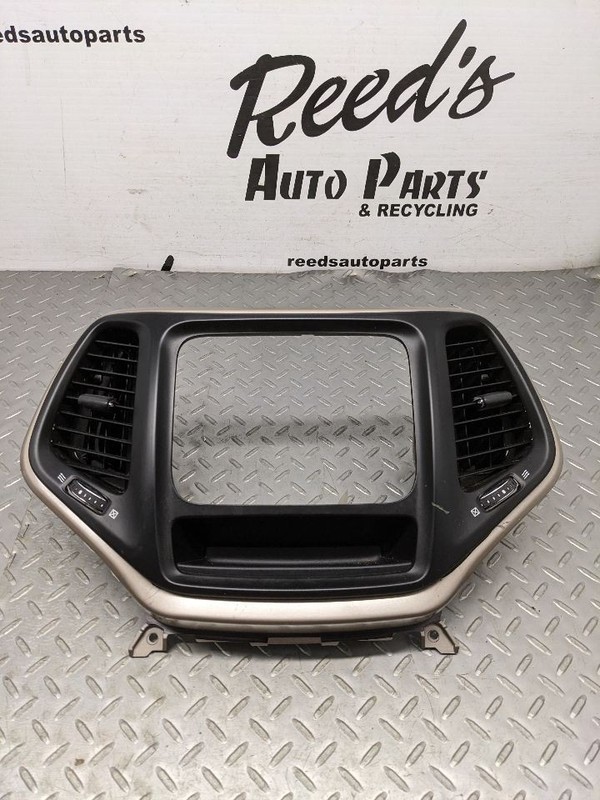 EP GRAND CHEROKEE SRT 14-18 OEM DASHBOARD RADIO BEZEL TRIM CLIMA 1164997