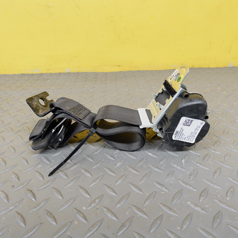 2019-2023 GMC SIERRA 1500 Rear Right Seat Belt Retractor OEM 84482582
