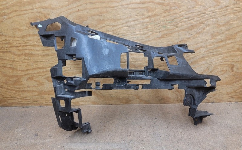 2017 2018 2019 2020 Mercedes E350 E550 AMG Sport Front Bumper Bracket Right OEM