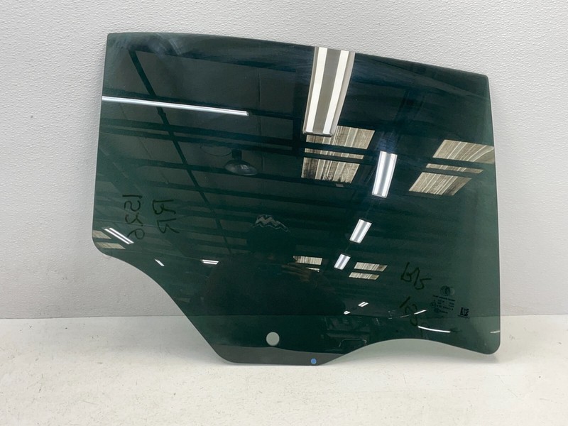 2018-2022 Alfa Romeo Stelvio Rear Right Pass Door Window Glass Panel 1526 OEM