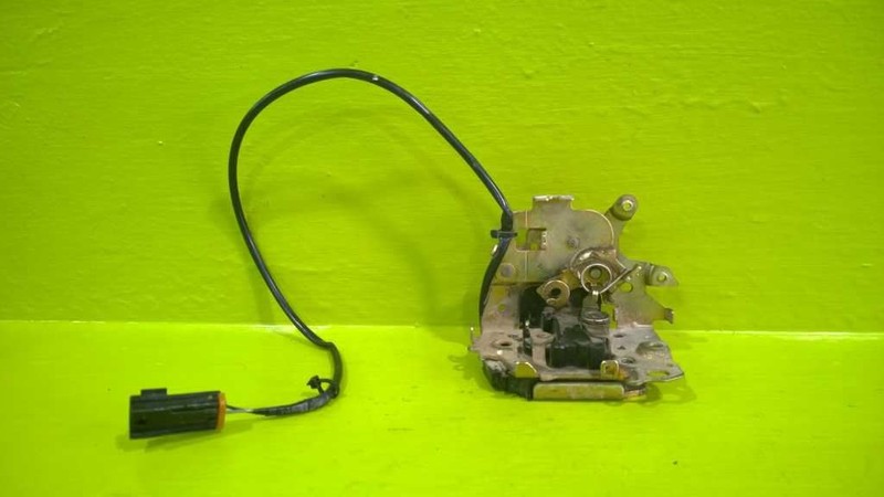 04-14 TITAN PASSENGER RIGHT REAR BOTTOM LOCK LATCH OEM 2930-17