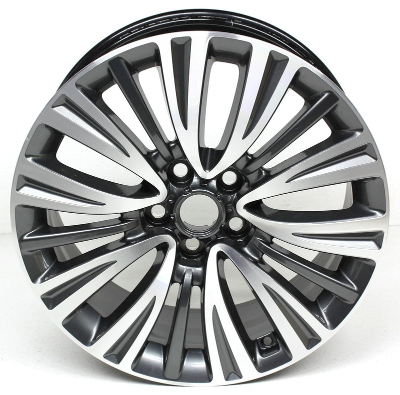 52910-3T170 OEM 18 Inch Wheel For KIA K900, Scratches and Marks