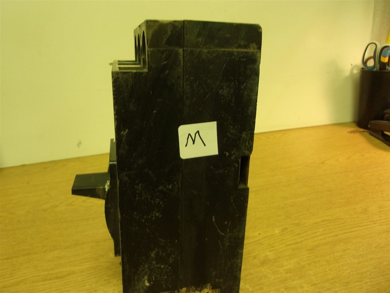 Square D LHL3640030DC1625 100A Circuit Breaker *missing 2 lugs* "M"