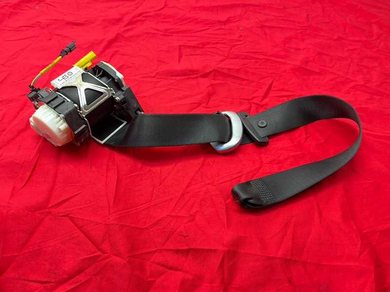 08-13 BMW E88 128 135 Convertble Front Left Driver Seat Belt Retractor Black OEM