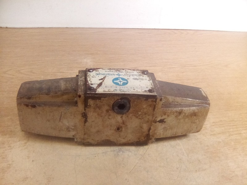 Vickers Sperry DG4S4-012N-51 Directional Valve