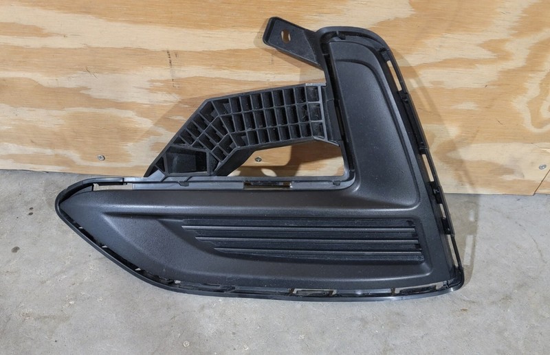 2020 2021 22 NISSAN SENTRA FRONT BUMPER LEFT SIDE FOGLIGHT COVER OEM 62257-6LB0A