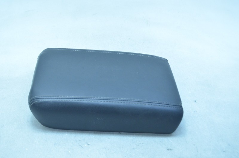 07-17 GMC ACADIA CENTER CONSOLE LID CAP ARM REST ARMREST OEM