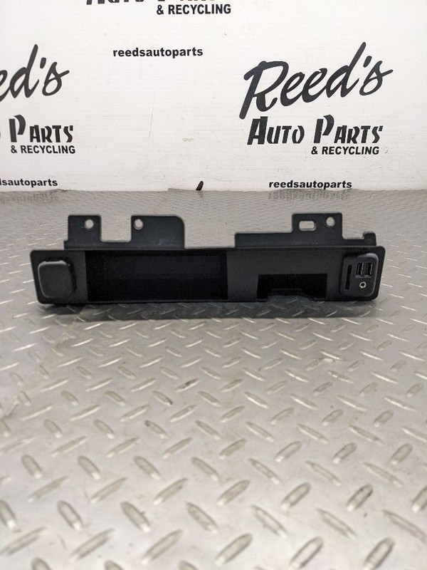 2015-2020 CHEVROLET SUBURBAN CENTER CONSOLE LID STORAGE W/ USB PORT OEM 1161444