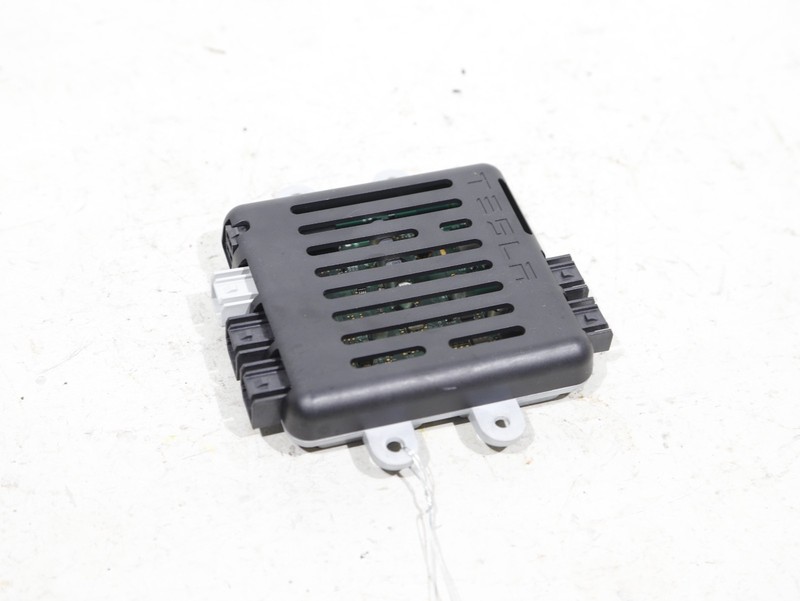 2016-2020 Tesla Model X Wi-Fi USB Control Module Unit Assembly OEM