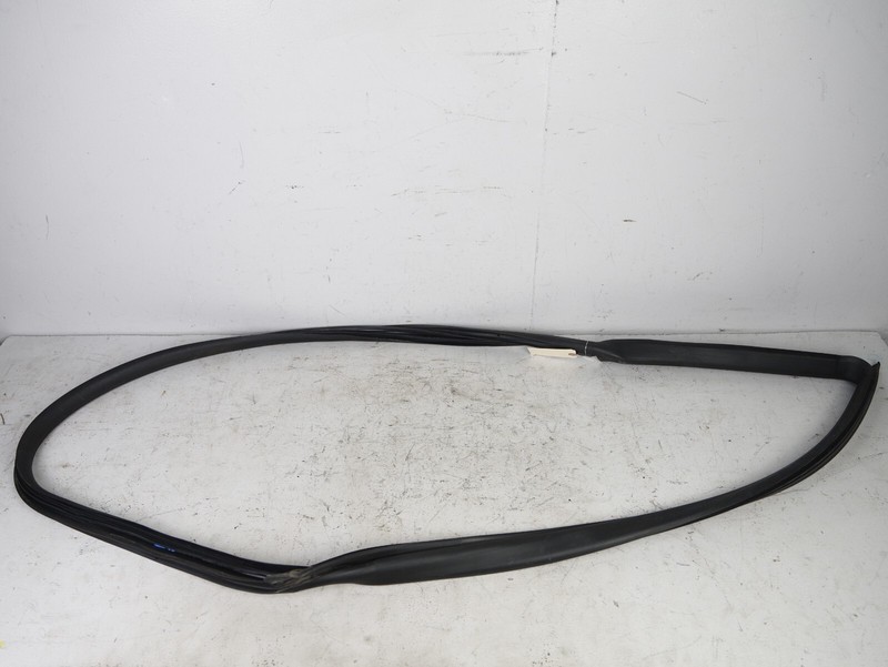 2014 - 2020 MASERATI GHIBLI FRONT LEFT SIDE DOOR BODY WEATHERSTRIP SEAL 52K