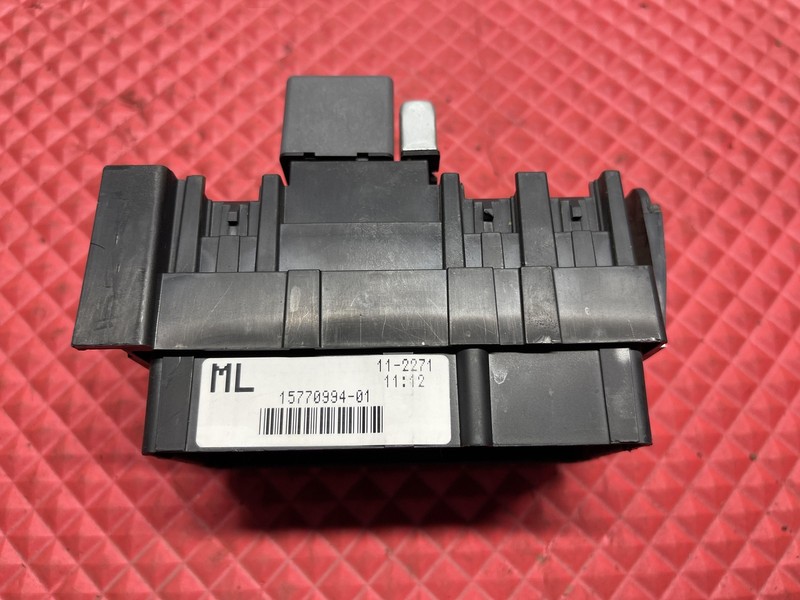 2000-2002 Chevrolet Tahoe Fuse Box Junction Right side 15770994 OEM
