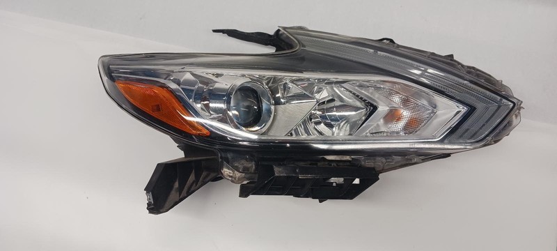 16-'18 NISSAN ALTIMA Right Passenger Headlight Headlamp OEM Grade B