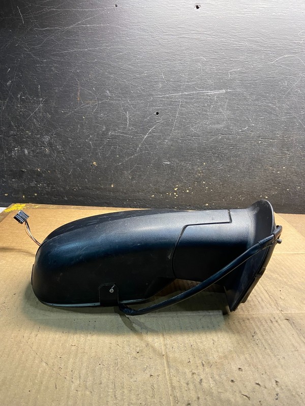 2007-2013 Chevrolet Tahoe Silverado Suburban Right Passenger Mirror OEM Y3978 DG