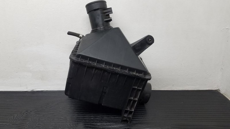 99-02 Toyota 4Runner 3.4L V6 5VZE Engine Air Cleaner Box OEM 17700-62100