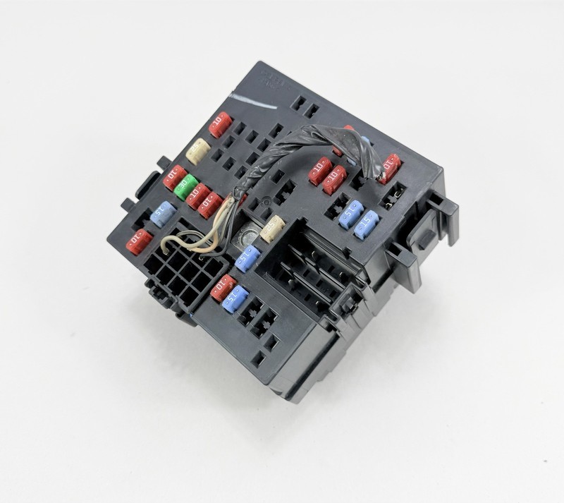 03-05 SILVERADO / SIERRA 1500 INTERIOR DASH CABIN FUSE RELAY BOX # 15058030-07