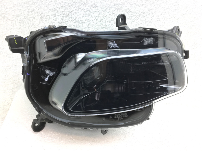 OEM Jeep Cherokee Right Passenger Side HID Headlamp 68102848AG - Tab Gone