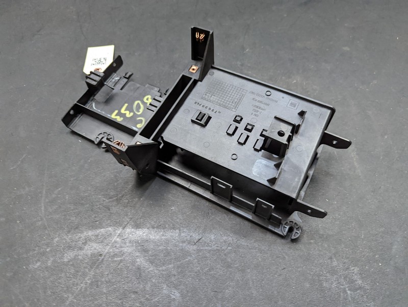 Body BCM Control Module Bracket 2022 Chevrolet Equinox 84911080 2018 2019-2021