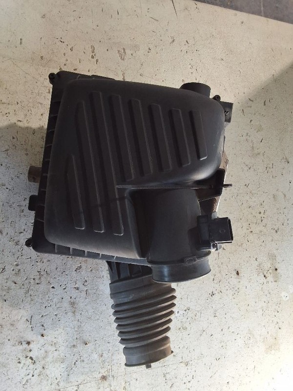 2016-2018 Buick Envision Air Cleaner Intake Box Assembly 2.0L