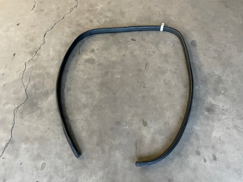 06 07 08 09 10 Hummer H3 Front Right Door Rubber Weatherstrip Seal 1575 OEM