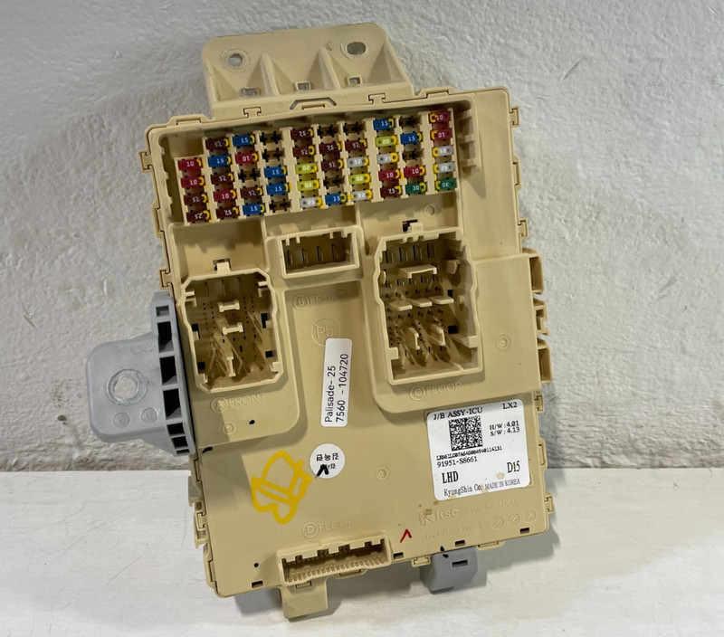 2020 - 2022 HYUNDAI PALISADE FUSE RELAY CABIN JUNCTION BOX 91951-S8661 # 104720