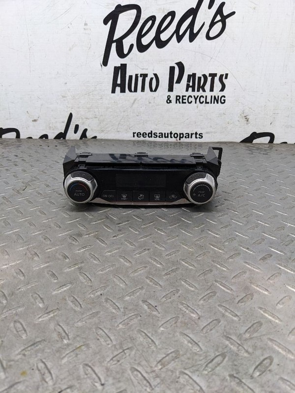 Temperature Control Manual Temperature Control Fits 20-23 VERSA 1126745