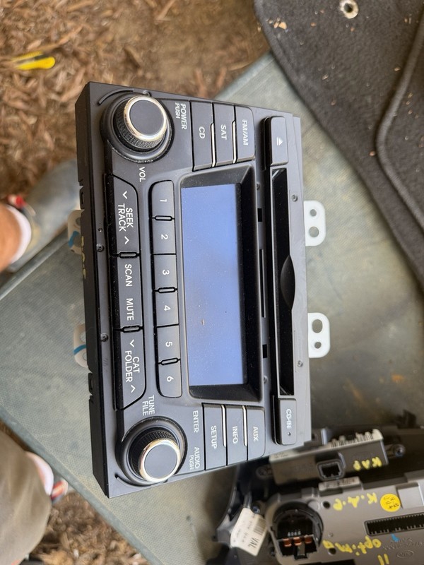11 12 13 KIA OPTIMA AM FM CD PLAYER RADIO RECEIVER OEM 96170-2T651CA