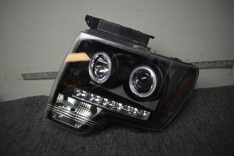 2009-2014 FORD F150 LEFT SIDE HEADLIGHT FACTORY OEM