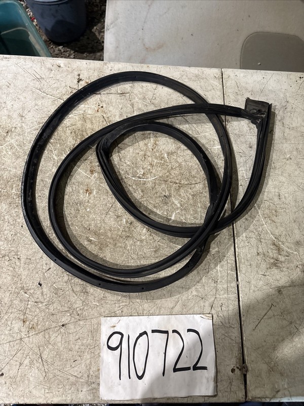2005 LEXUS RX330DOOR SURROUND WEATHERSTRIP RUBBER SEAL REAR LEFT SIDE OEM