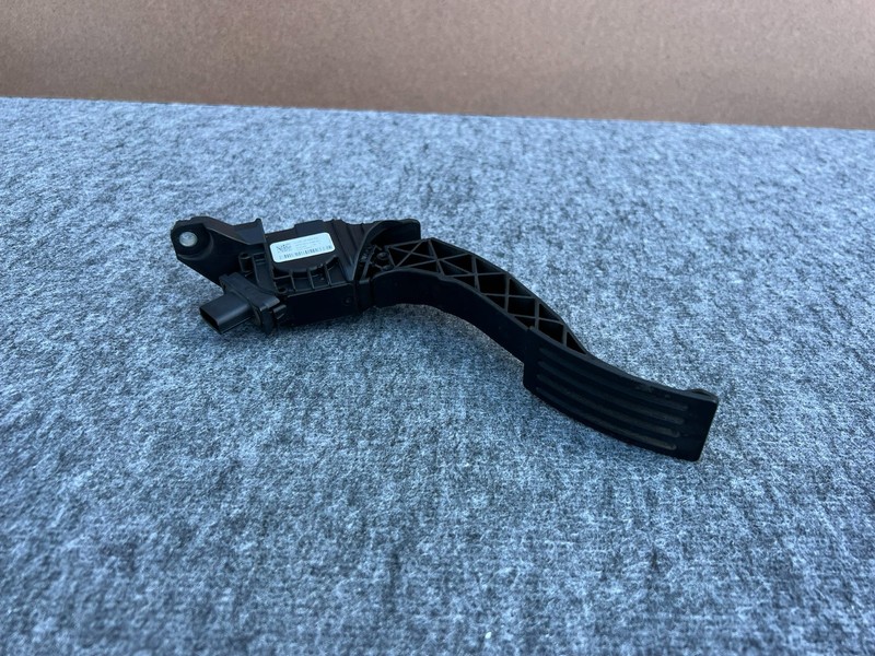 FORD MUSTANG MACH-E 2021-2026 OEM GAS ACCELERATOR THROTTLE PEDALBLACK