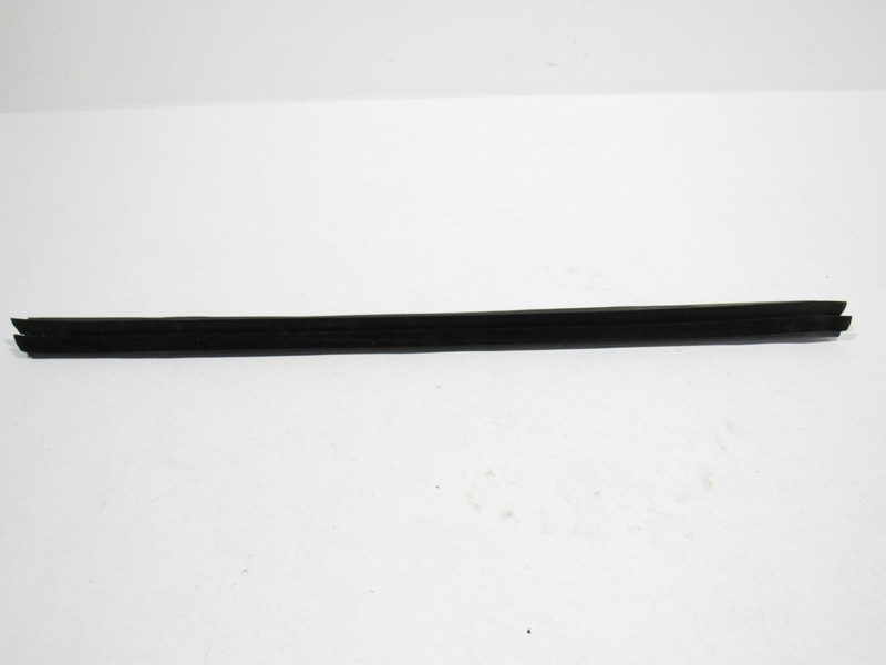 Land Range Rover Evoque 2023 Front Right Door Weatherstrip Belt Seal 20-24 ;:A