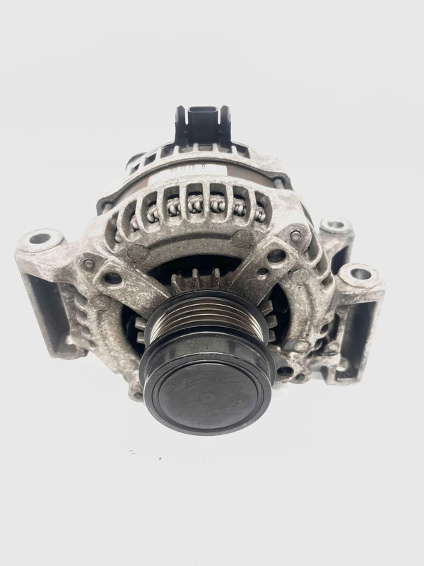 2013-2019 Chevy Malibu Engine Motor Alternator Generator 13592811 95K Miles OEM