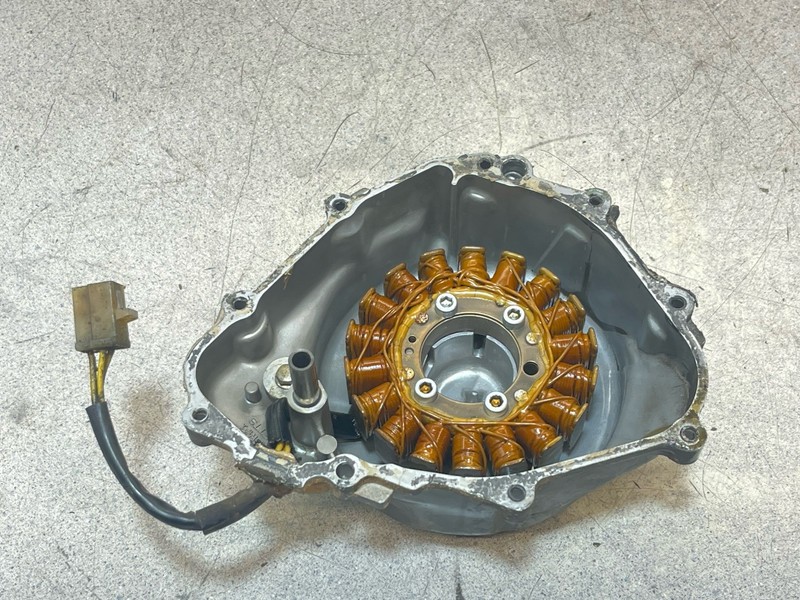 1999 Honda CBR600 F4 Engine Motor Stator Generator Side Cover CBR 600 99