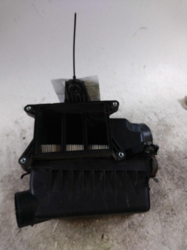 2009 Hyundai Accent Air Cleaner Assembly OEM Blue 1.6L 130K Miles