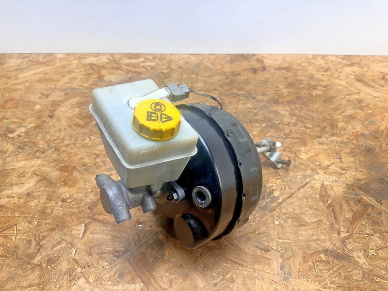 09-15 Jaguar X250 XF Power Brake Booster Master Cylinder Reservoir Assembly OEM