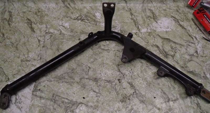 2003 Suzuki Marauder VZ800 VZ 800 Side Sub Frame Mount Motor Support Right 2004