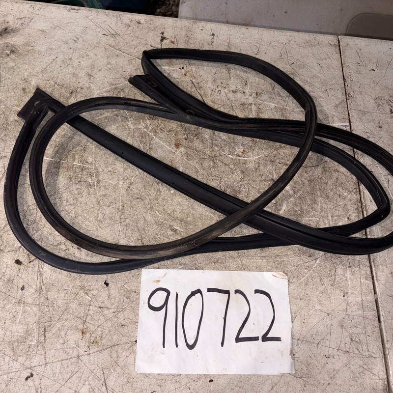 2005 LEXUS RX330DOOR SURROUND WEATHERSTRIP RUBBER SEAL FRONT LEFT SIDE OEM