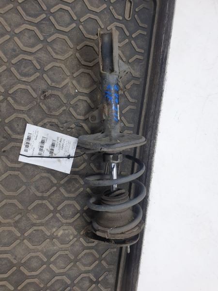 01-03 TOYOTA PRIUS 1.5L FWD AT DRIVER SIDE FRONT STRUT