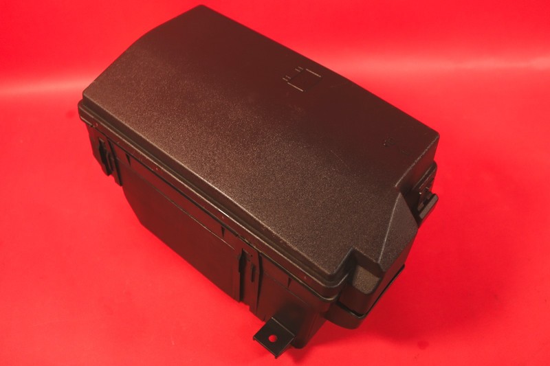 2012-2015 Chevrolet Camaro SS Engine Fuse Box OEM 22760635 *USED*
