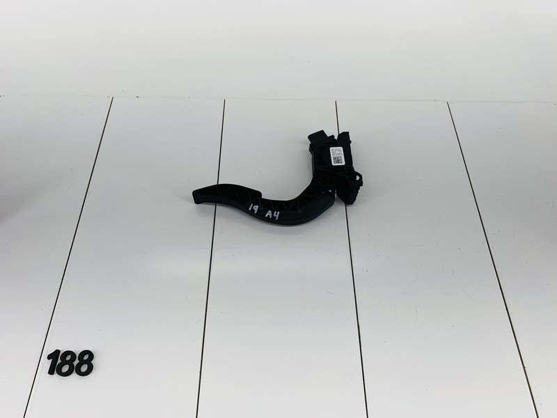 17-20 AUDI A4 B9 2.0L L4 ENGINE MOTOR ACCELERATOR THROTTLE GAS PEDAL OEM