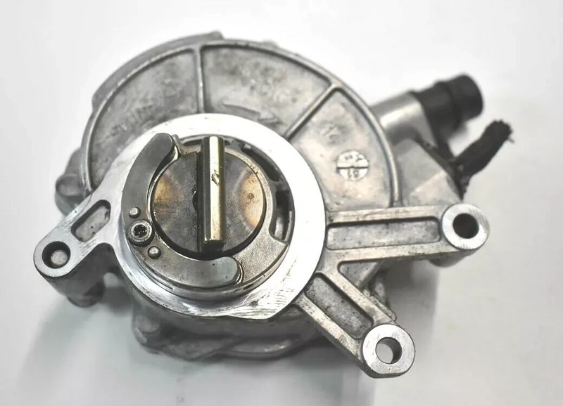 10-16 BMW 550i 750i V8 Engine Motor Vacuum Pump 1166860597601 OEM
