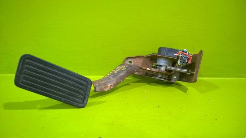 01 02 SILVERADO 2500HD ACCELERATOR PEDAL ASSEMBLY OEM 2906-500