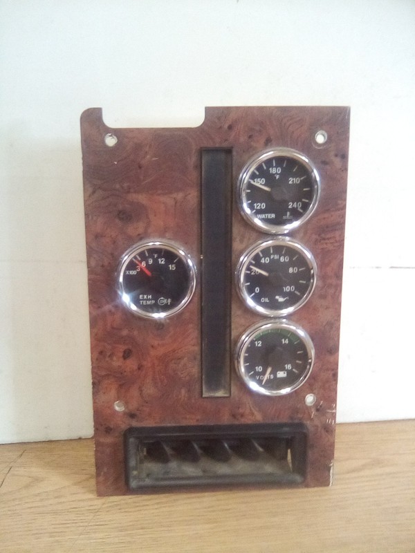 International 9200 3503481C91 Gauge Panel