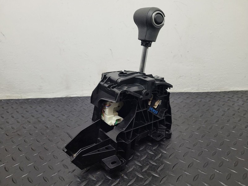 21-24 Toyota Venza A/T Auto Transmission Gear Shifter Assembly OEM 33560-12650