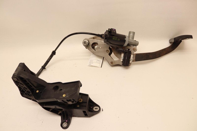 2007-2014 CADILLAC ESCALADE ESV PARKING BRAKE STOP PEDAL PAD ASSEMBLY OEM