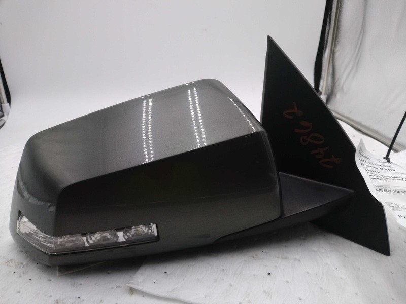 Used Right Door Mirror fits: 2011 Chevrolet Traverse Power manual folding w/turn
